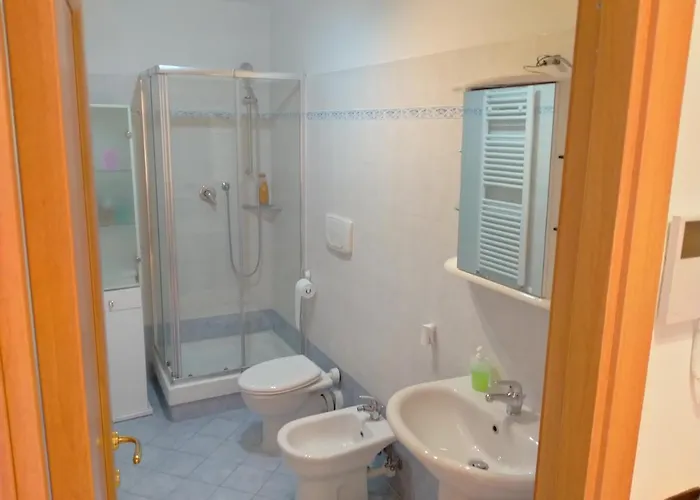 Airport Alexander جنوة