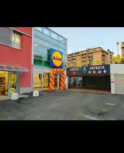 Airport Alexander جنوة